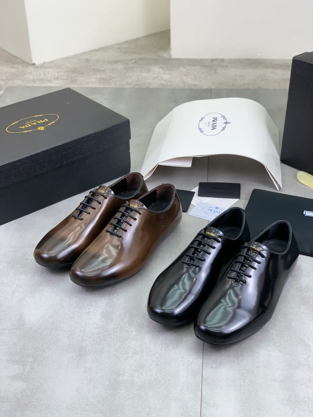 Men's shoes 💰P680 new style 💰 💎💎💎water dyed cowhide original quality PRADA —🆘.Prada Original order purchase, high-end business leather shoes, fabric: Made of Italian imported calfskin with color-brushed edges➕water-dyed cow lining/cowhide lining➕Specially available original outsole, fine workmanship, real product^_^photographed🎬size: 39-44 (38 45 custom-made)